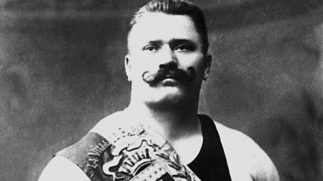 Садись поудобнее, сейчас расскажу, как обычный парень из маленького полтавского села стал символом силы и чести для всего мира.