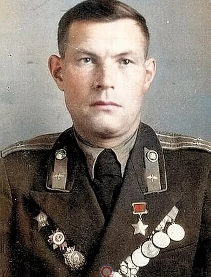 На его счету 30 самолётов, а также один успешный таран | Герой - майор Гусаров