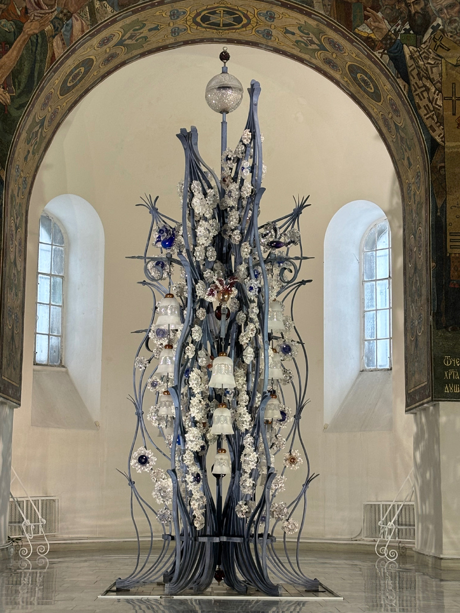 Композиция «Гимн стеклу», В.С.Муратов, В.И.Касаткин, 1983 год, хрусталь, цветной металл, гутная техника 