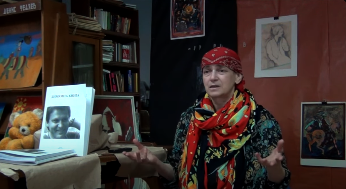 Аня Герасимова "Умка". Скриншот видео "Презентация «Димкиной книги» в Студии 312 ГПНТБ в Новосибирске 9.04.24"