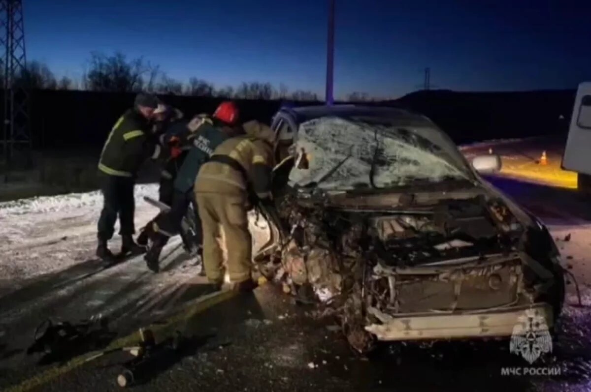    Камчатские спасатели освободили зажатого в машине мужчину
