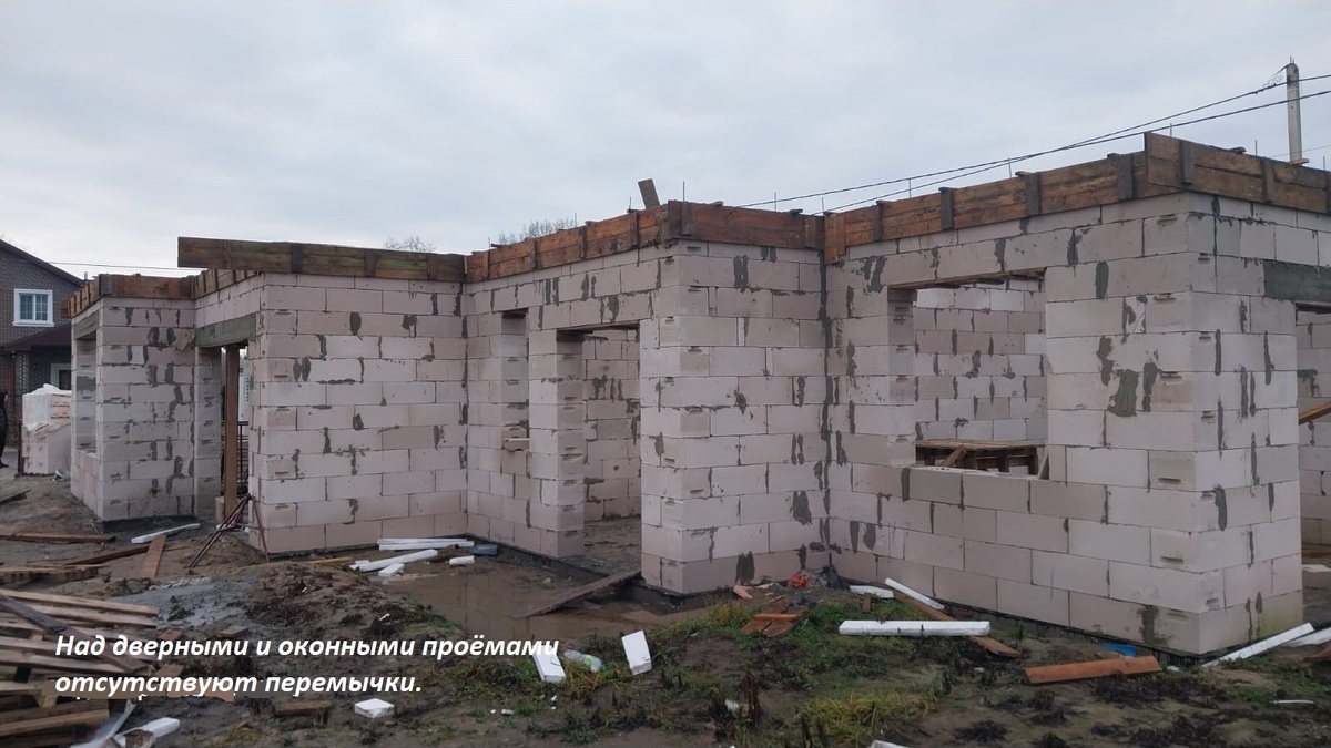 Подрядчик посчитал, что перемычки здесь не нужны. 