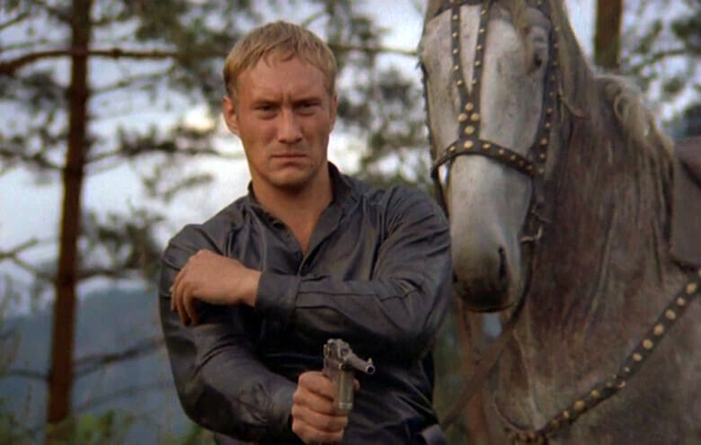 Кадр из фильма «Волчья кровь» (1995)