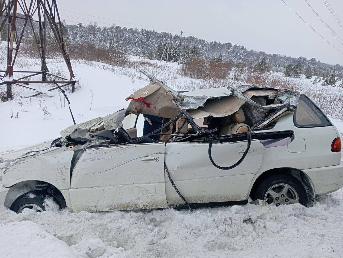     В Козульском районе в ДТП с КамАЗом погибла женщина и пострадал ребенок