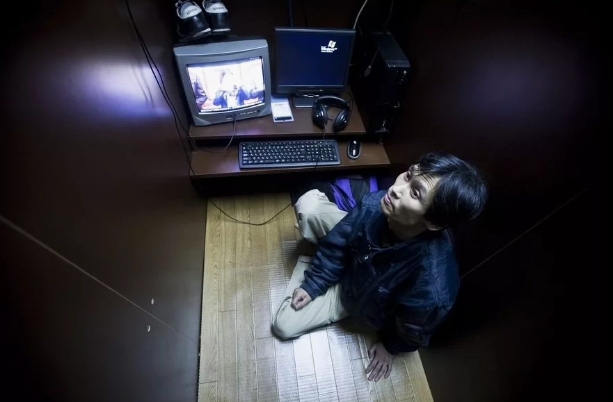 Популярность интернет кафе в Японии отчасти объсянется еще и ужасным интернетом в некоторых зданиях или районах...