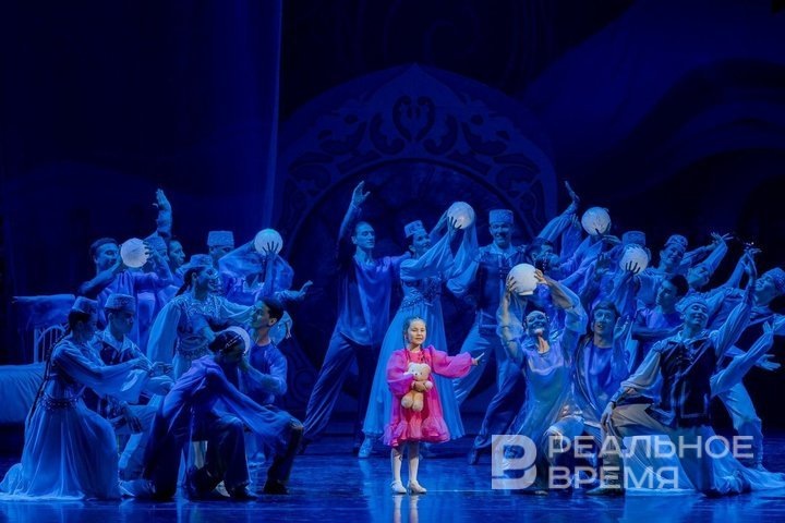 Малика Азмуханова и Государственный ансамбль песни и танца РТ. Фото: Мария Зверева