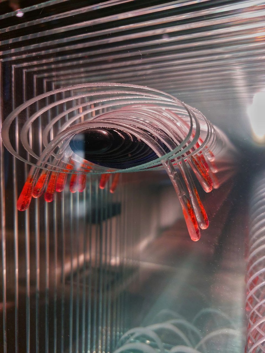 Скульптура №1 под названием "Исход". 