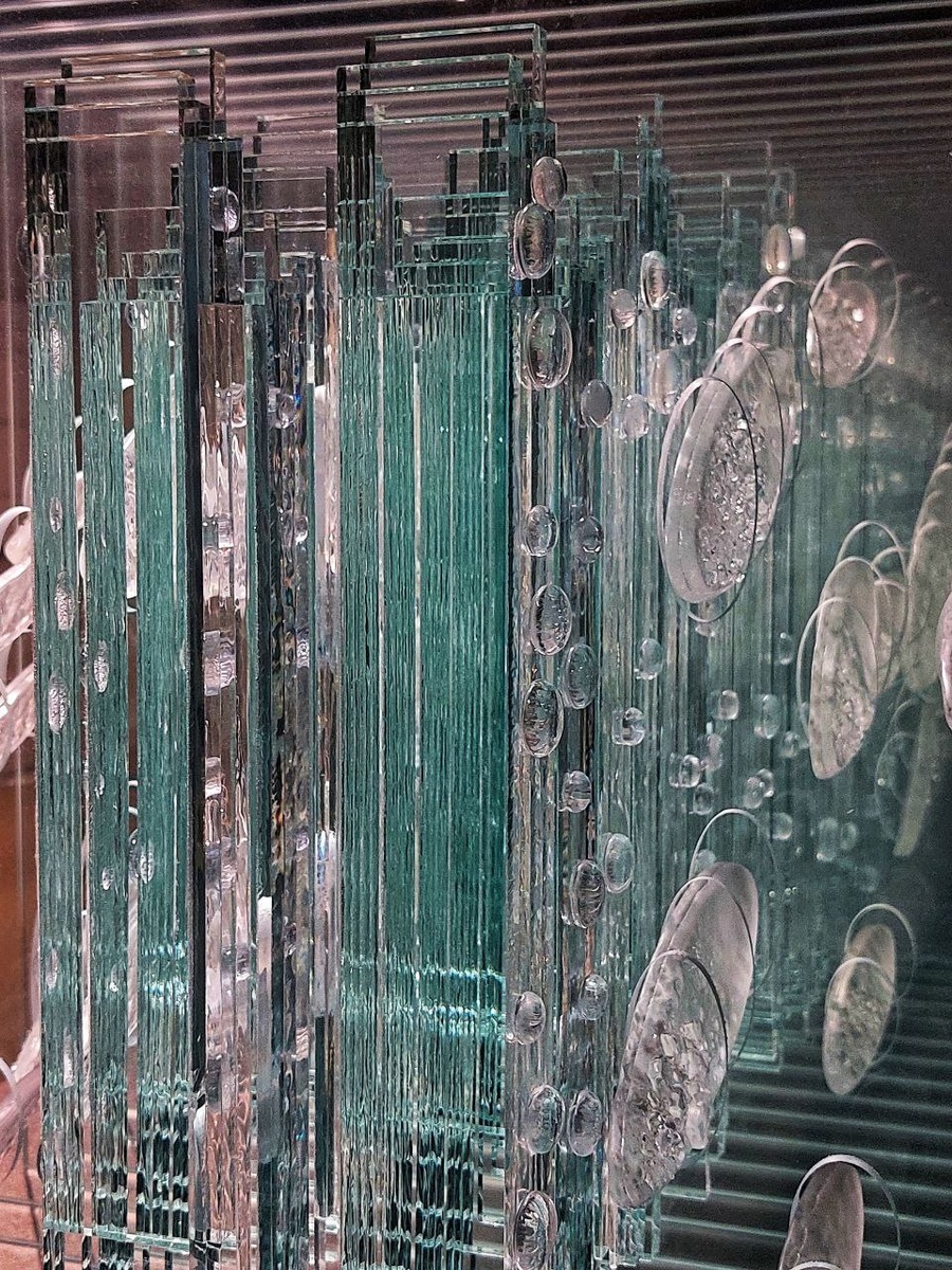 Экспонат №2 "Стая". Фото всей скульптуры в конце данной галереи. 