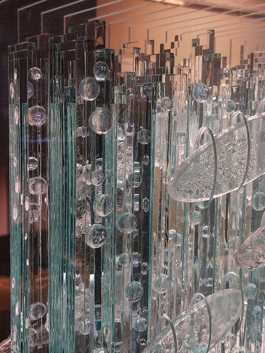 Экспонат "Стая". Фото всей скульптуры в конце данной галереи. 