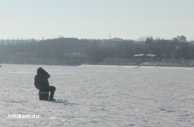    Рыбак на Волге у Камышина