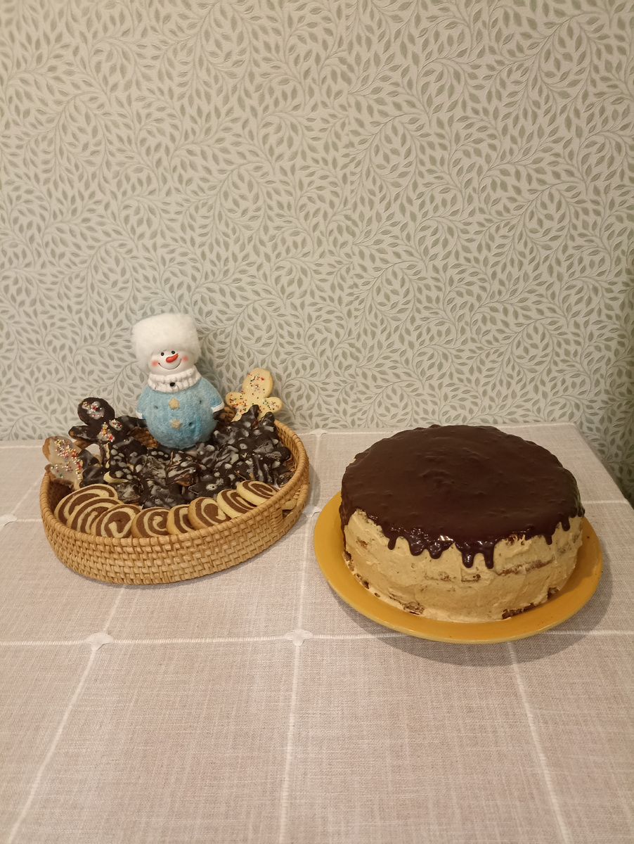 Мои печеньки и торт.