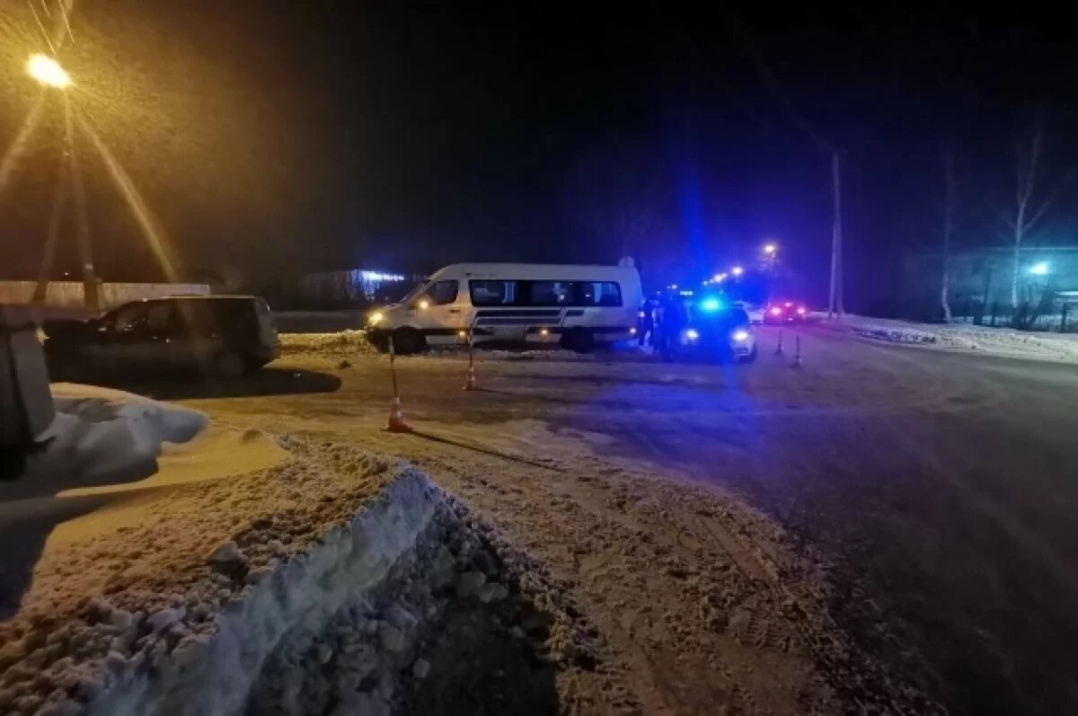    В Тюменской области легковой автомобиль врезался в автобус