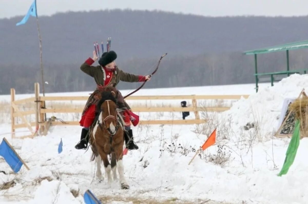    У подножия горы Торатау в Башкирии прошли конные скачки
