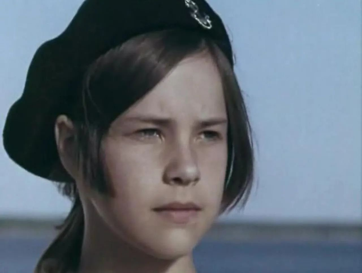 В фильме «Отдать швартовы!» в 1971 году она сыграла свою первую роль в кино