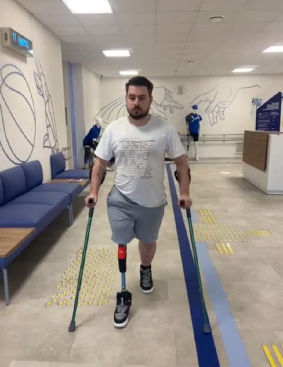 (Вот так выглядит косметический протез). 