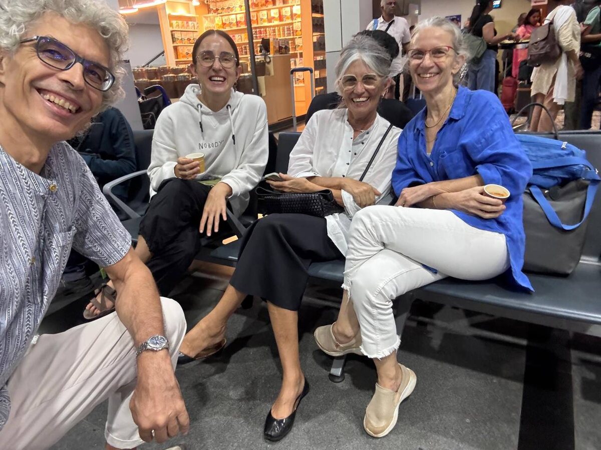 Я в окружении красивых людей. Нет возраста. Есть счастье. Есть любовь. Есть красота