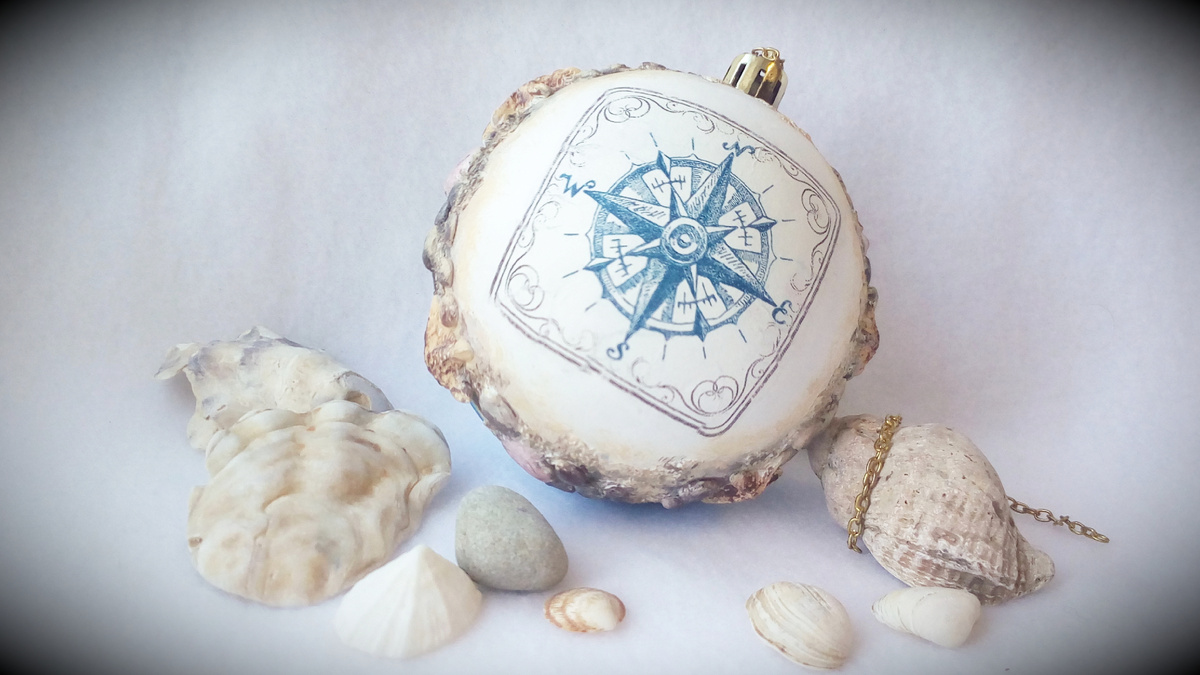 Ёлочный шар ручной работы. Роза ветров