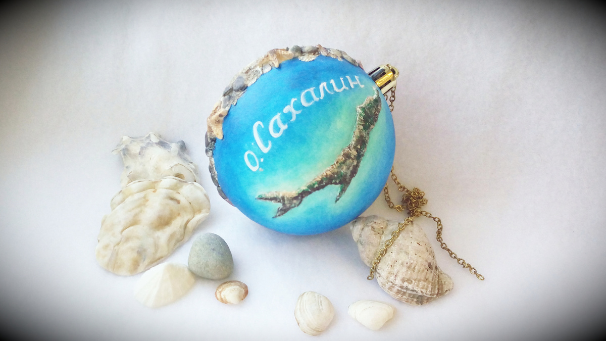 Коллекционный шар на ёлку с островом Сахалин