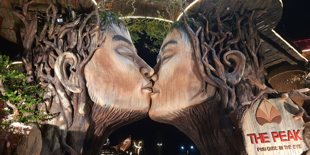 Пятьдесят третий день на Фукуоке. Новая смотровая площадка "The Peak". Прогулка с итальянцами:)