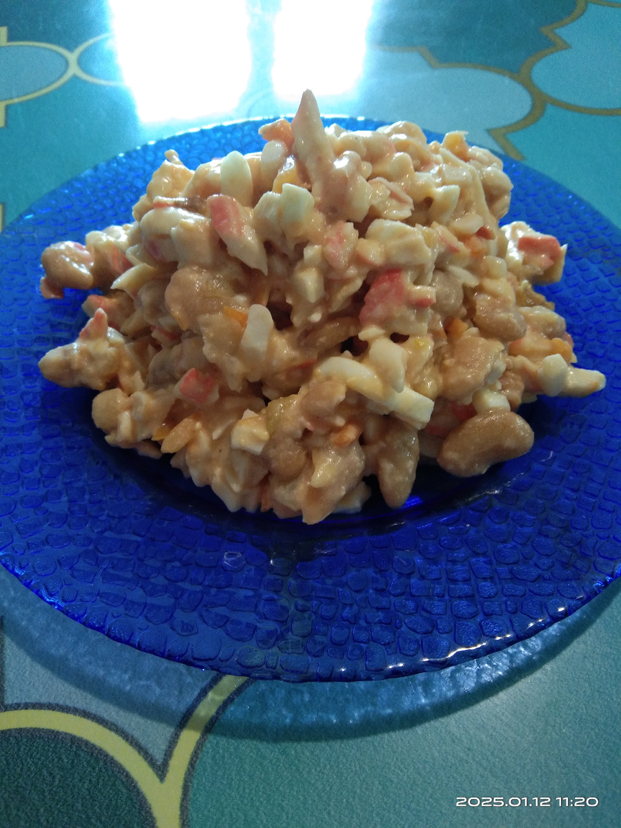 Крабово - фасолевый салат . Фото из личного архива.