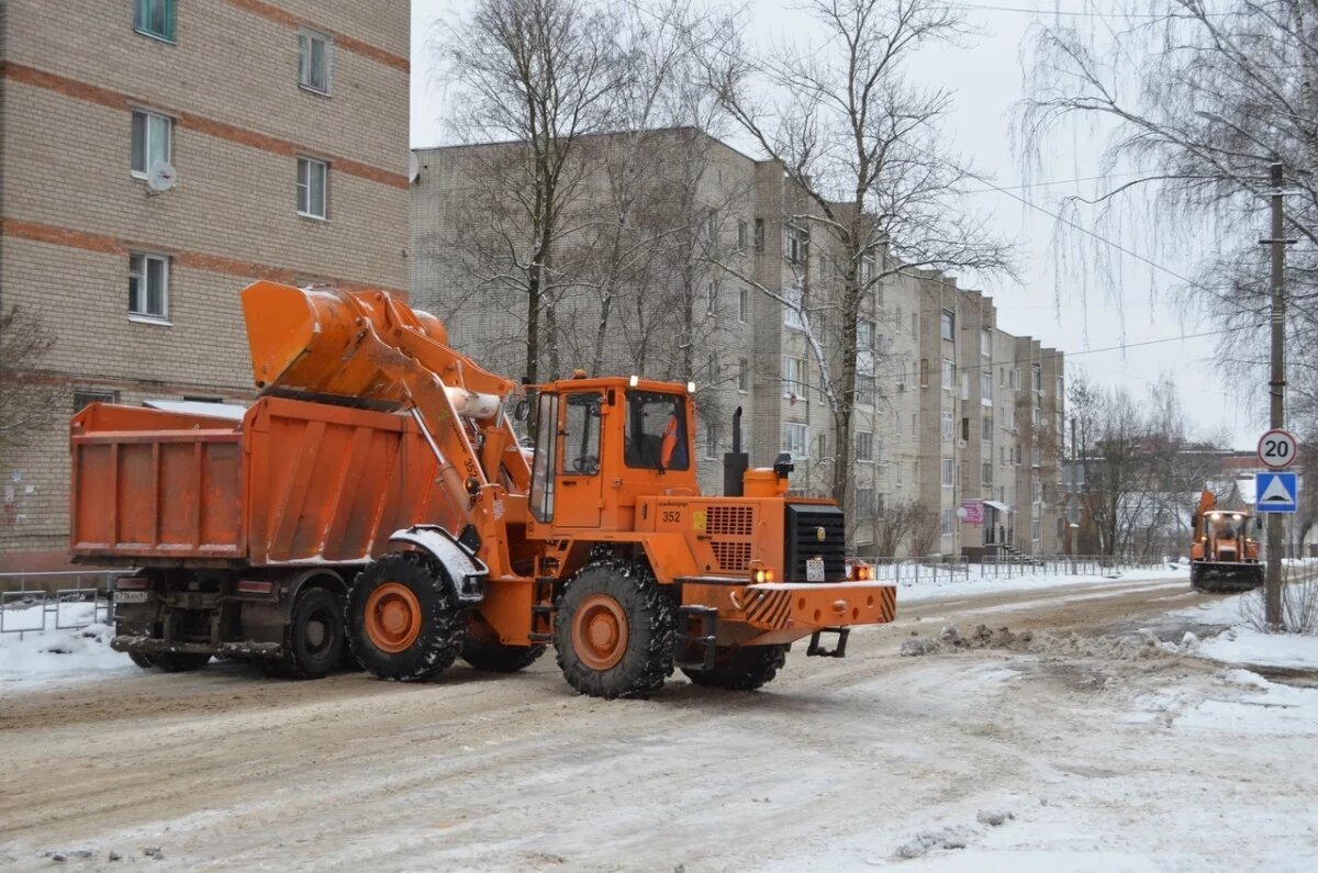    Новиков раскритиковал уборку тротуаров от снега в Смоленске