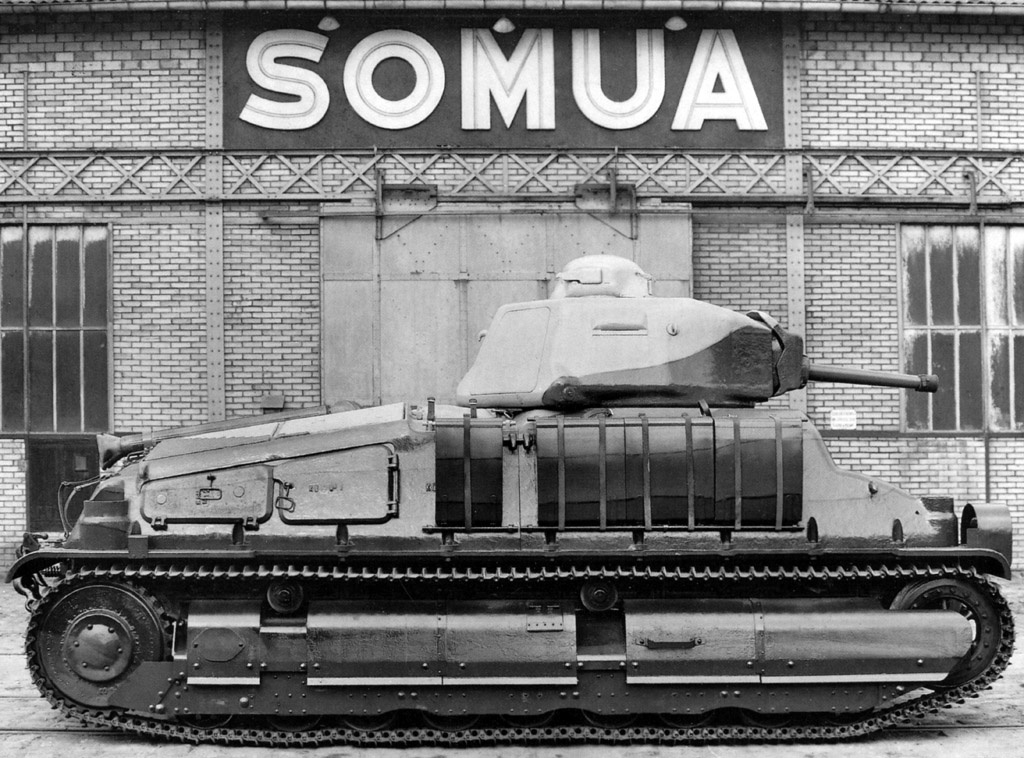 Третий серийный SOMUA S 35, машина в штатной комплектации, но без радиостанции.