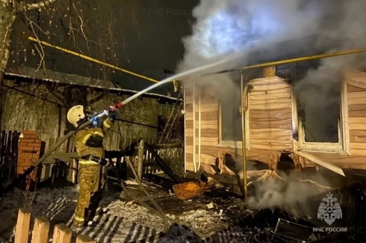    17 пожаров потушили в Свердловской области за сутки, один человек погиб