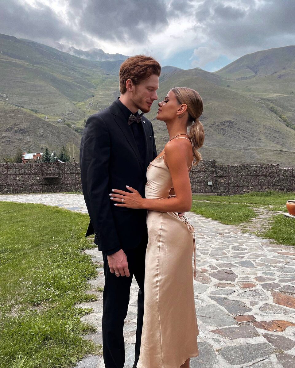    Никита Пресняков и его жена Алена Краснова в СШАСоцсети Алены Красновой