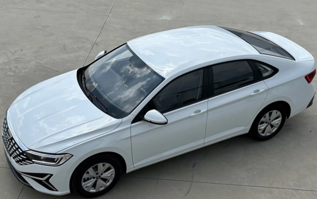 Jetta VA7 - большой семейный седан, новинка рынка Поднебесной. Автомобили Jetta выпускаются на мощностях совместного предприятия FAW-Volkswagen.