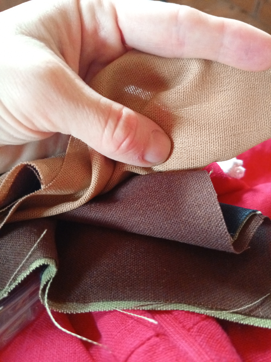 А вот такой я купила лен. Даже пальцы просвечивают(((( Может его постирать и плотнее станет?