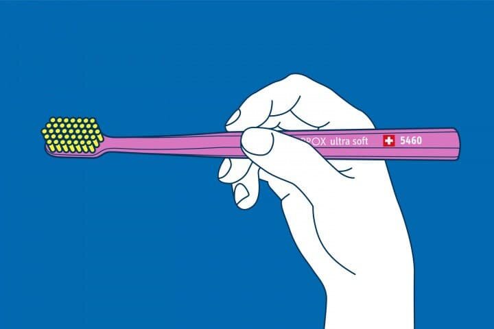 Попробуйте держать зубную щетку именно так!