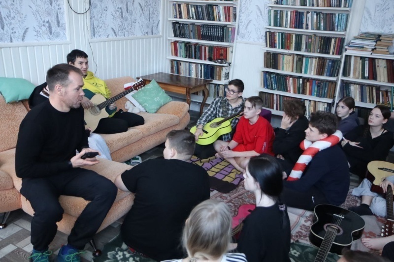    Организацию детского отдыха обсудили депутаты Заксобрания. Встреча прошла в лагере "Камушки" в Бабаево