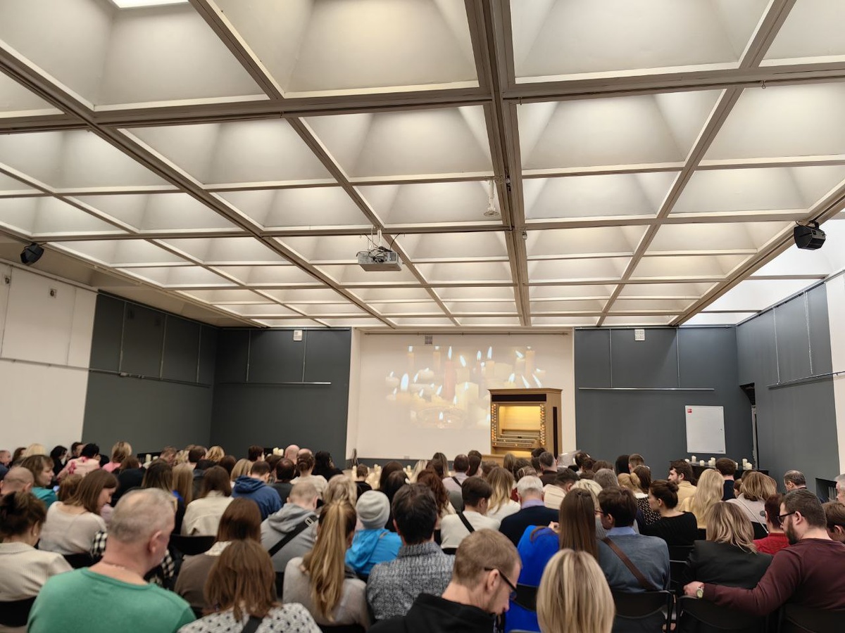 Концертный зал перед выступлением