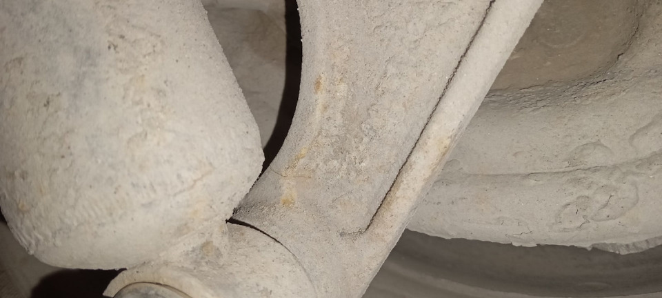 Штатный лопнувший кронштейн