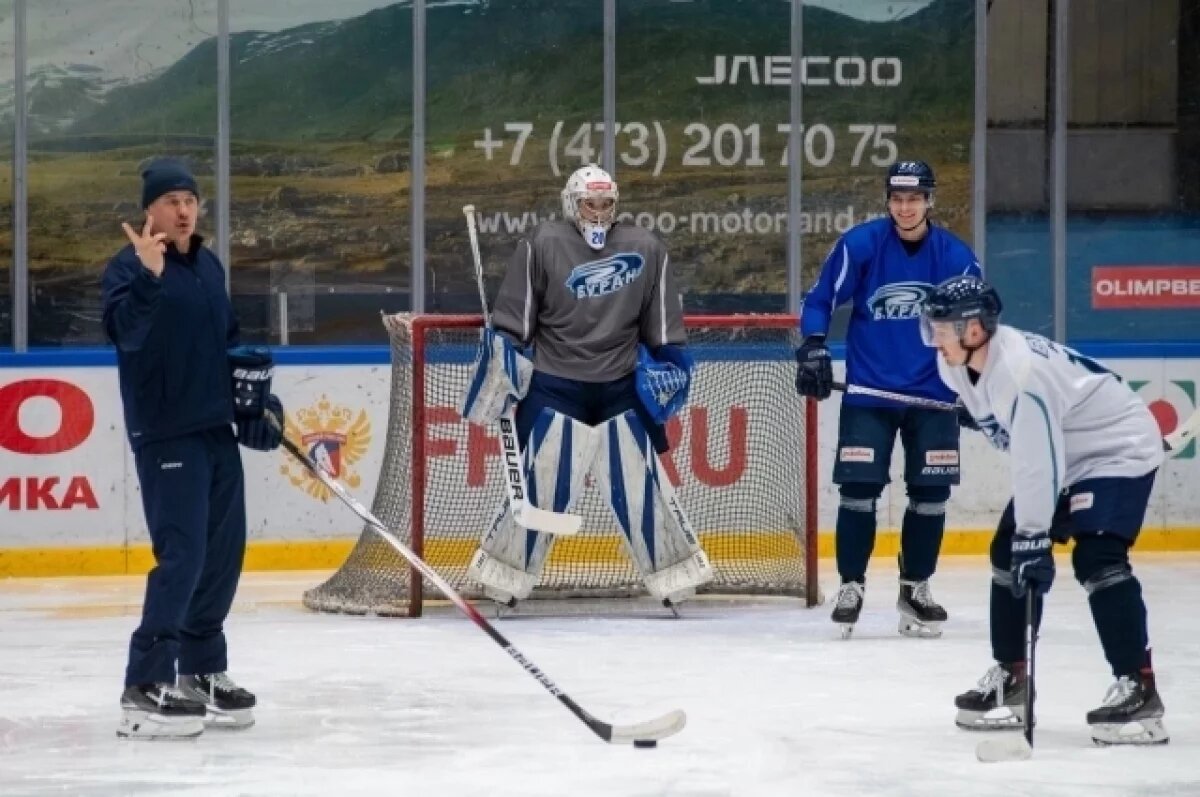    Воронежский «Буран» проиграл саратовскому «Кристаллу» по буллитам