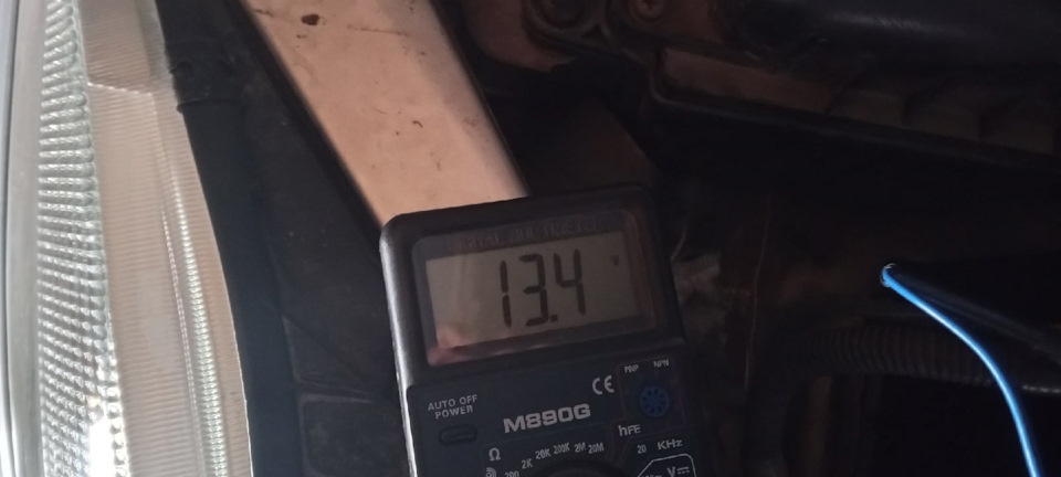 двигатель запущен, освещение отключено