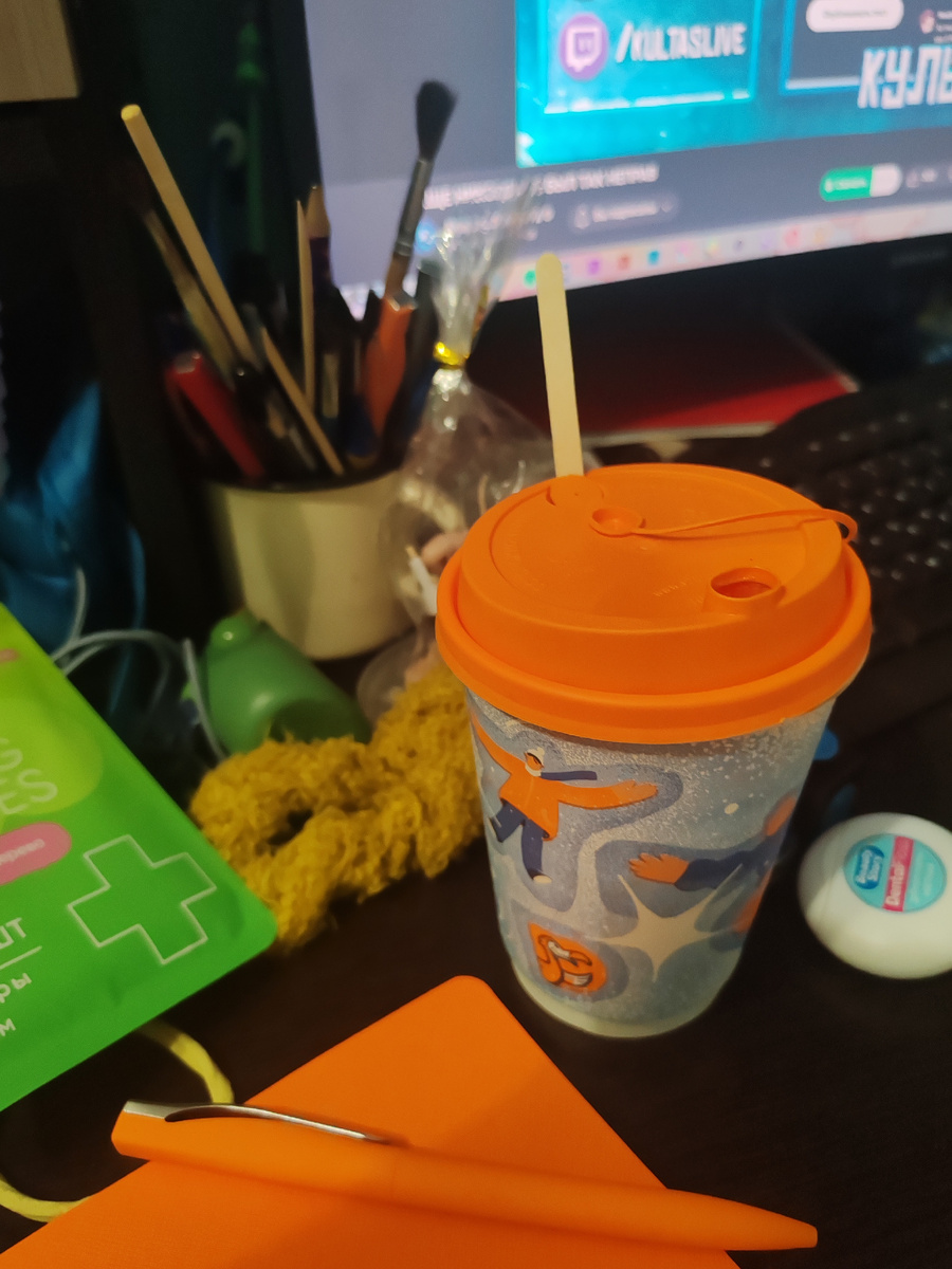 Оранжевый Вайб комнаты Маринетт Мортем