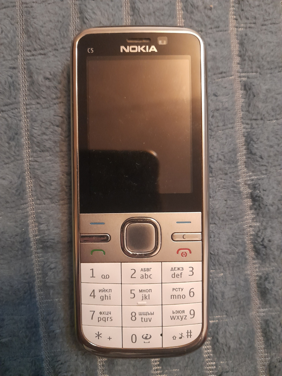 Этот не включается