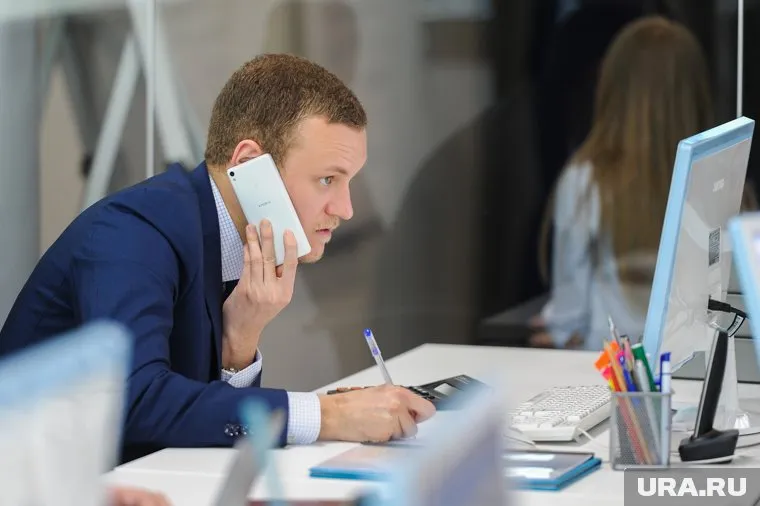 Возвращение в офис после праздников многим дается непросто, но врачи и психологи знают как заново адаптироваться к работе
Фото: Вадим Ахметов © URA.RU