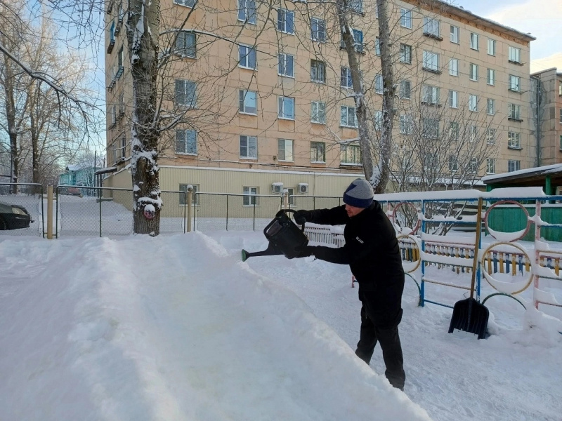    Родители детсадовцев в Сегеже построили горку и лабиринт детям на радостьСегежские Будни | Сегежа | Карелия