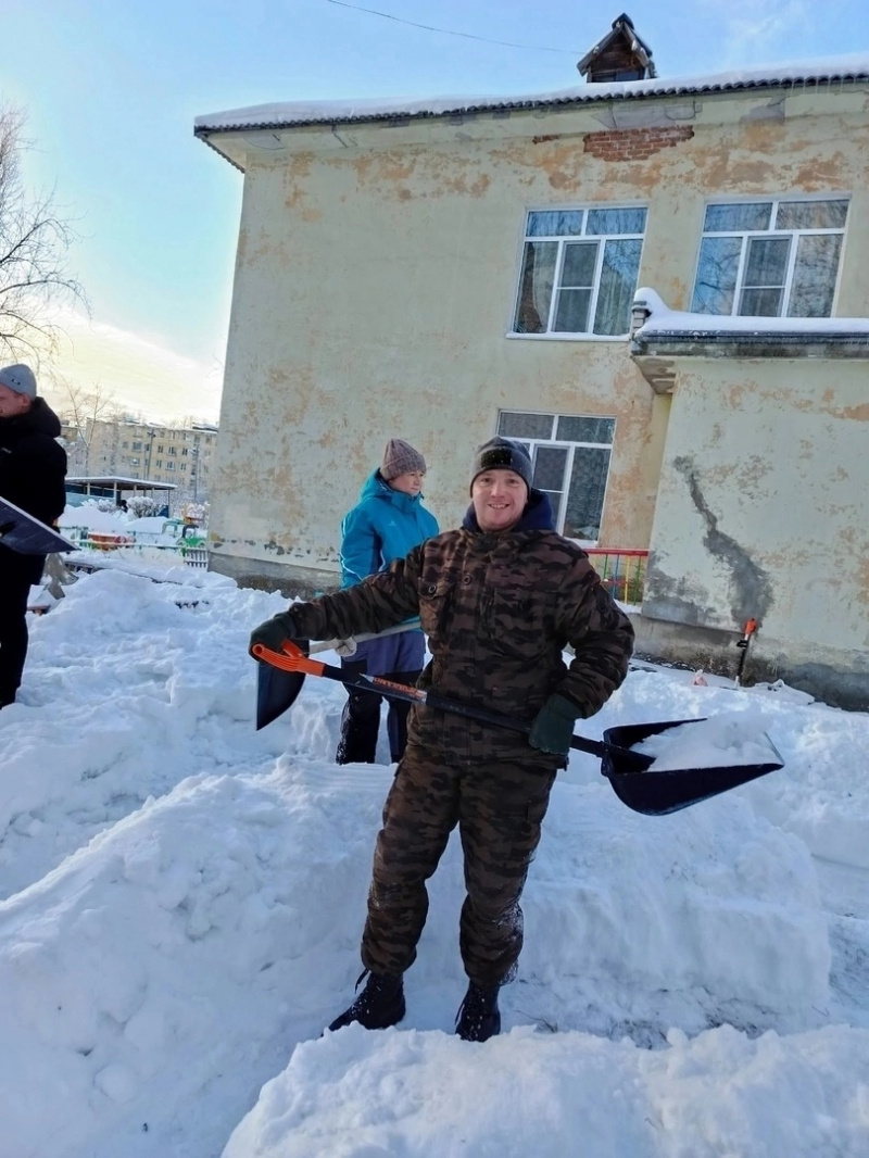    Родители детсадовцев в Сегеже построили горку и лабиринт детям на радостьСегежские Будни | Сегежа | Карелия