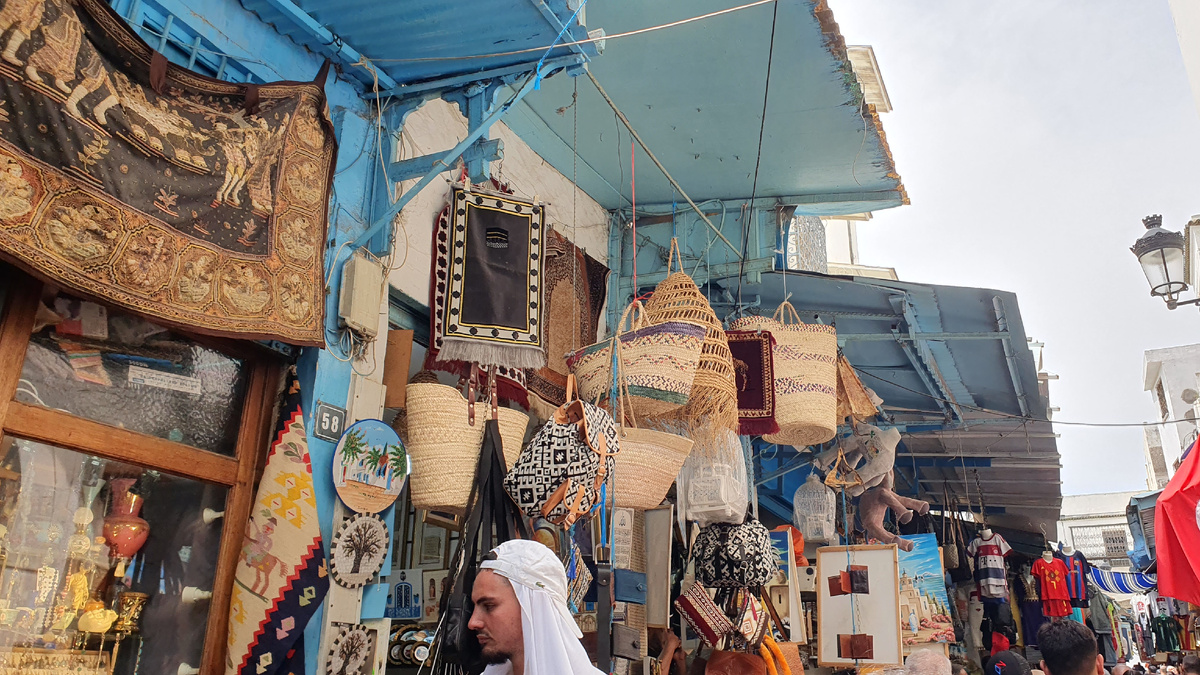 Товары на медине Туниса 