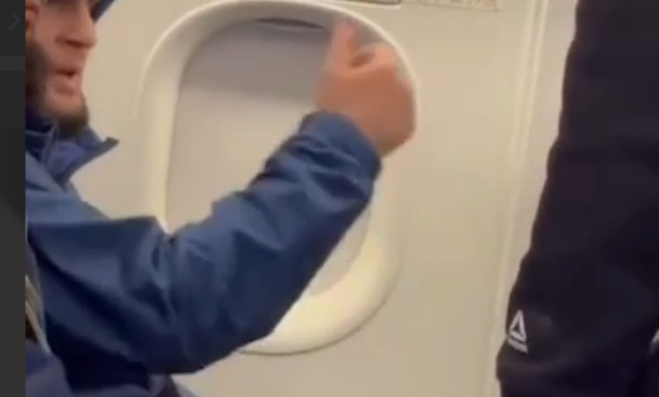    Хабиба сняли с рейса в США, фото снимок экрана