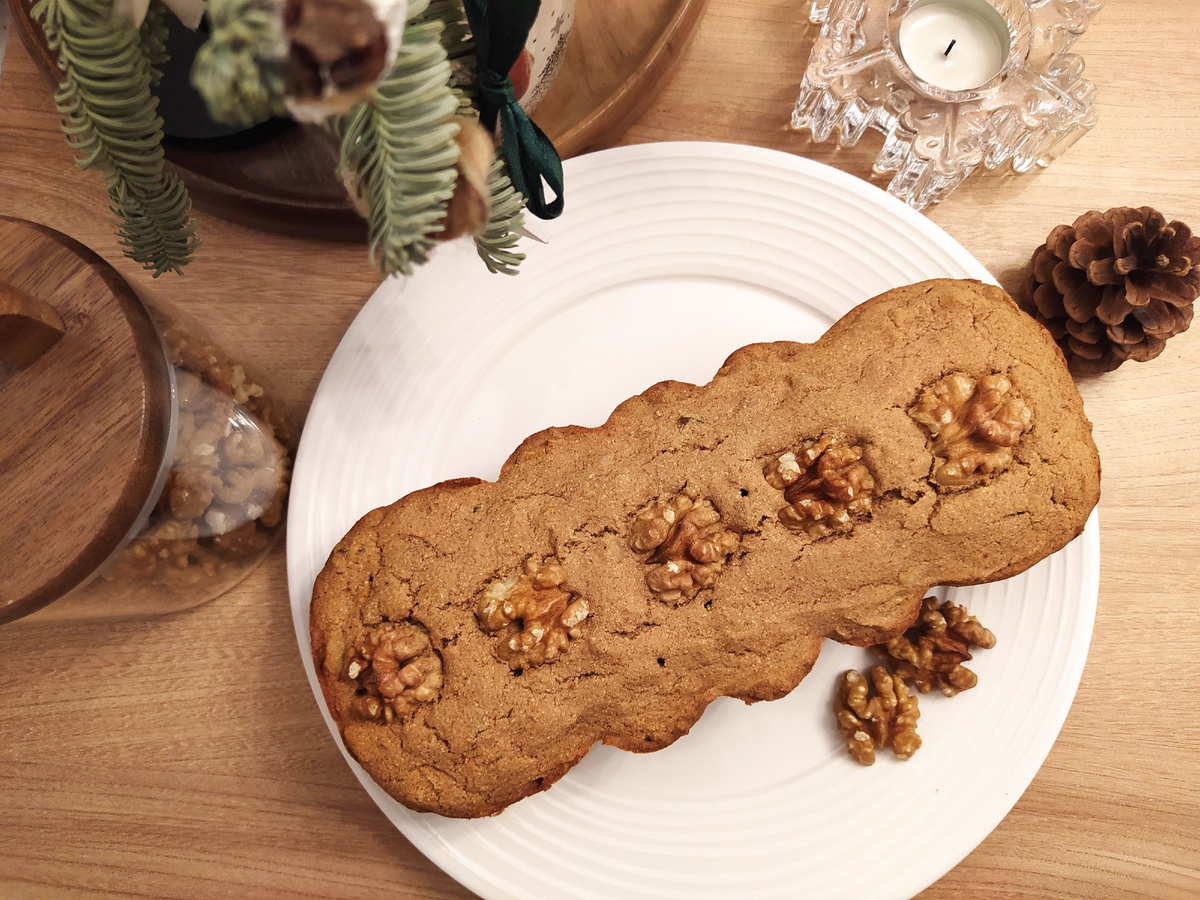 Мой кекс на муке зеленой гречки с грецкими орехами.