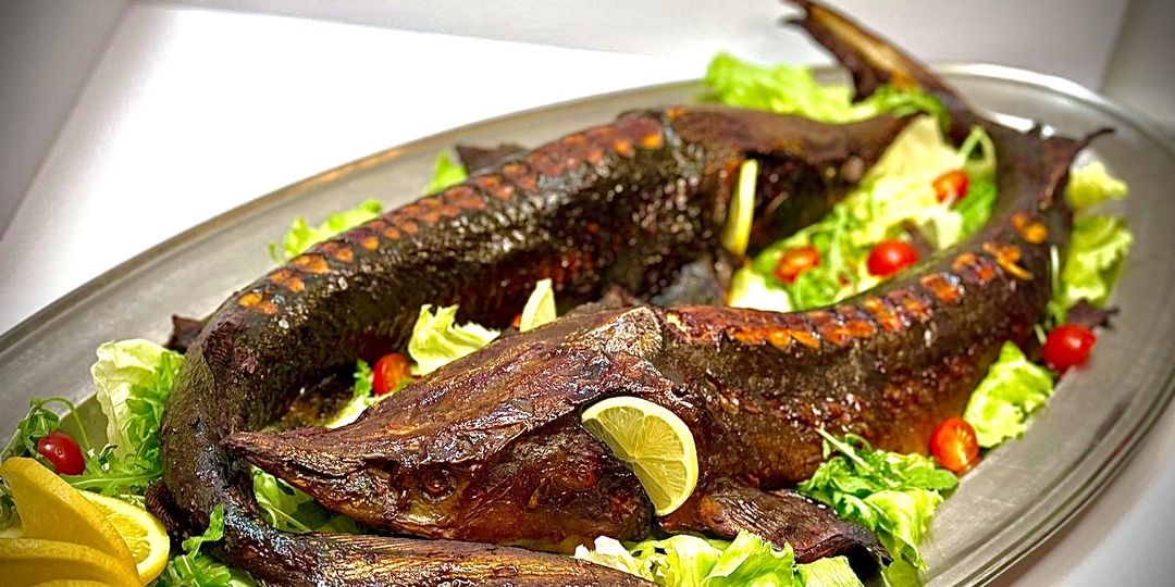 Запекаем осетрину правильно: как не запороть дорогущую рыбу и сделать ее вкусной. На самом деле всё очень просто