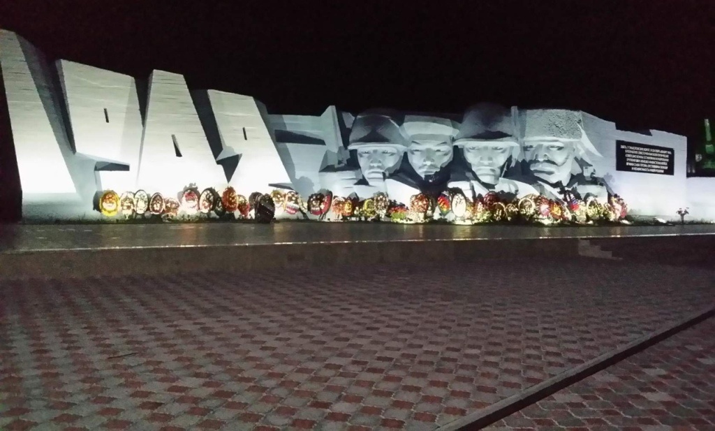 Монумент защитникам Эльхотовских ворот