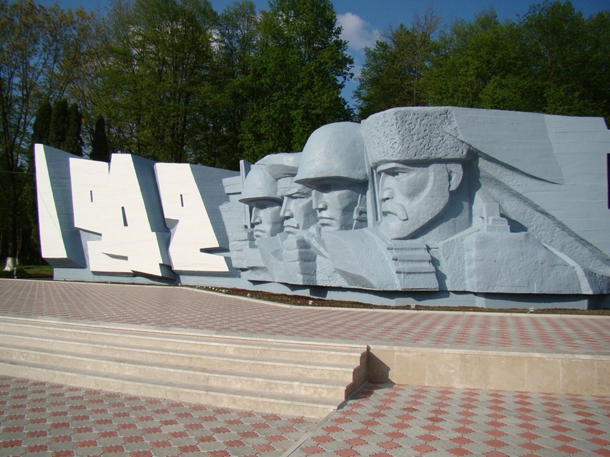 Монумент защитникам Эльхотовских ворот