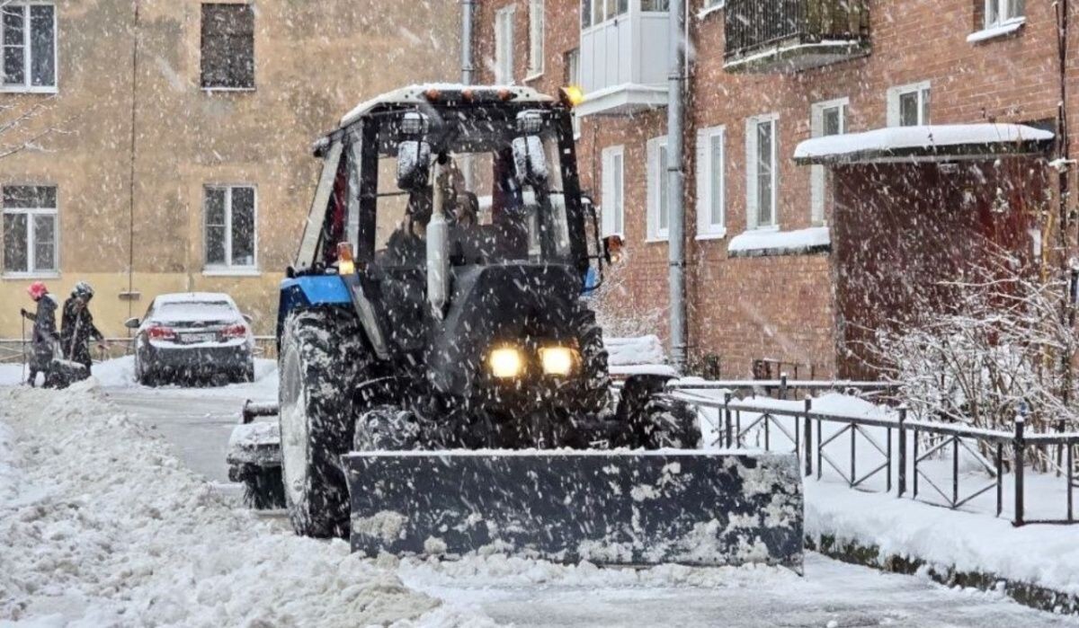     Уборка снега. Источник: gov.spb.ru Автор фото: Пресс-служба Администрации Санкт‑Петербурга