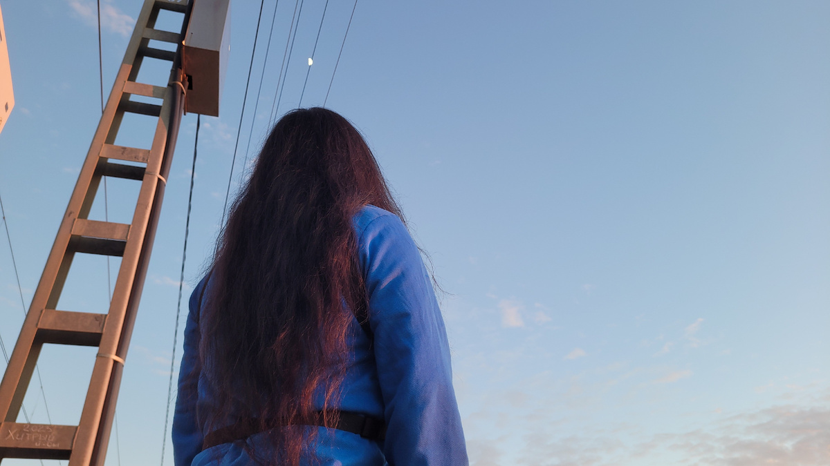 Марко смотрит на Луну