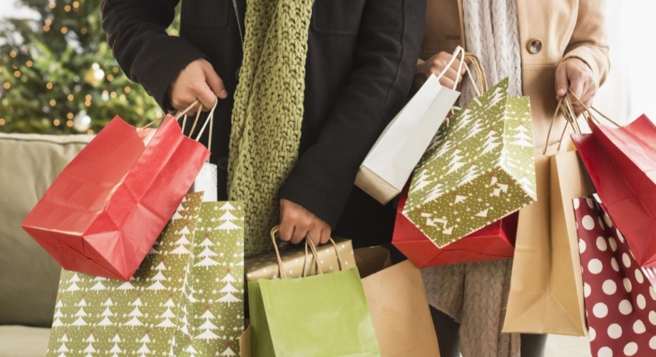 Праздники превращаются в дни потребительской истерии и легального пьянства